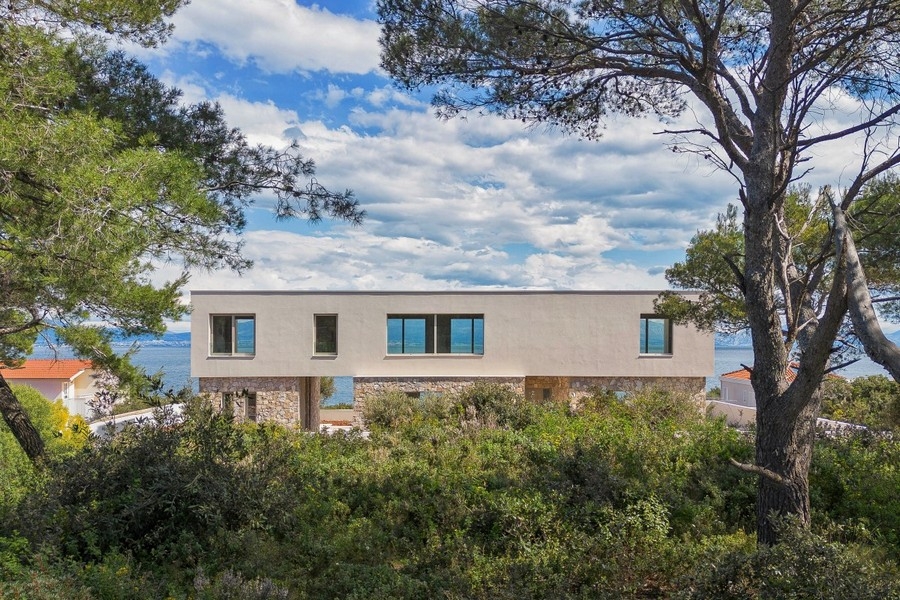 Moderní dům s výhledem na moře v klidné lokalitě