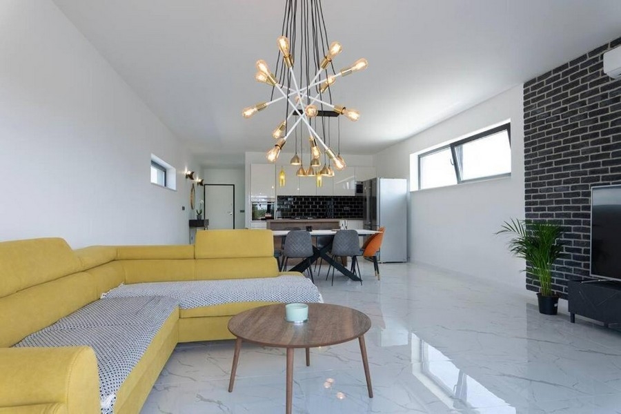 Obývací pokoj s moderním nábytkem