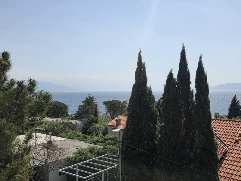 Výhled na moře na pobřeží Novi Vinodolski