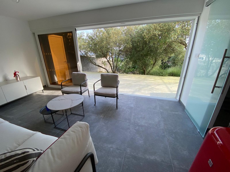 Obývací pokoj s přímým vstupem na zahradu