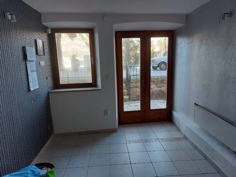 Pokoj v přízemí s přístupem ven