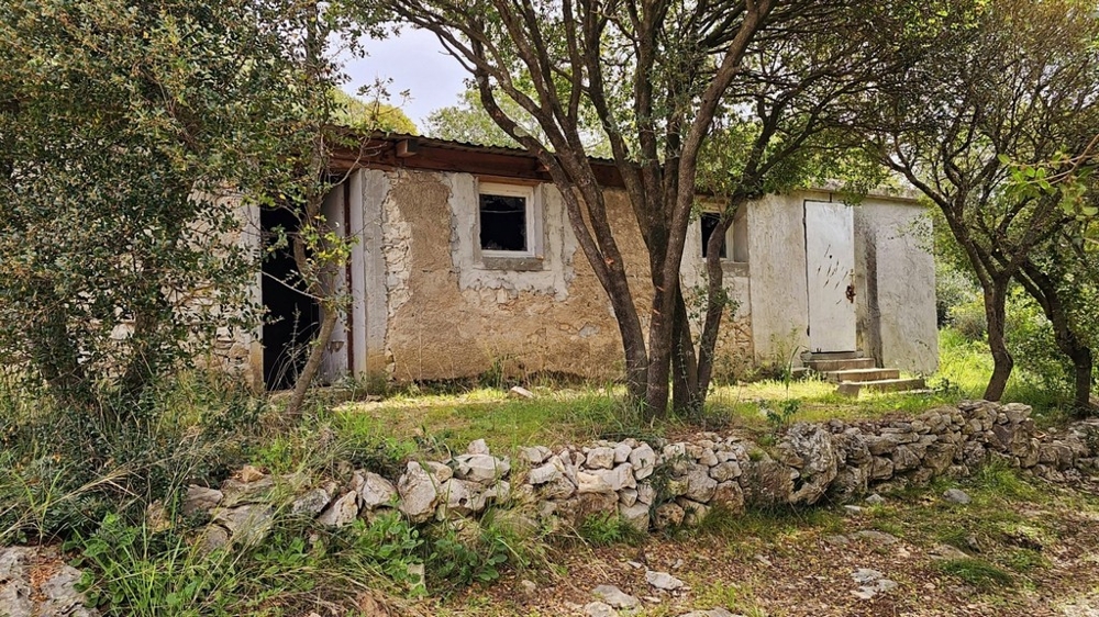 Dům k přestavbě u moře.