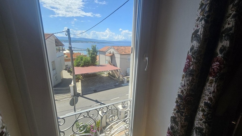 Výhled na moře z ložnice