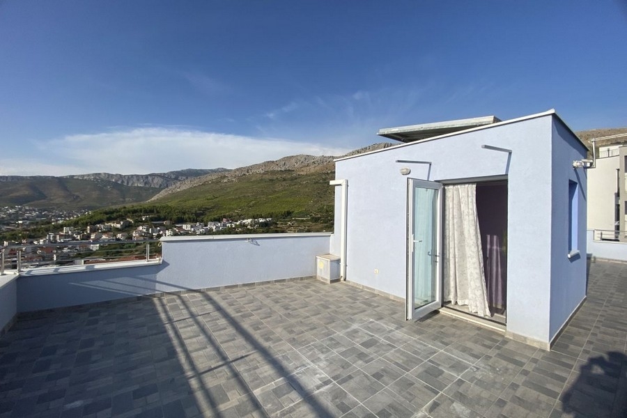 Velká střešní terasa s panoramatickým výhledem