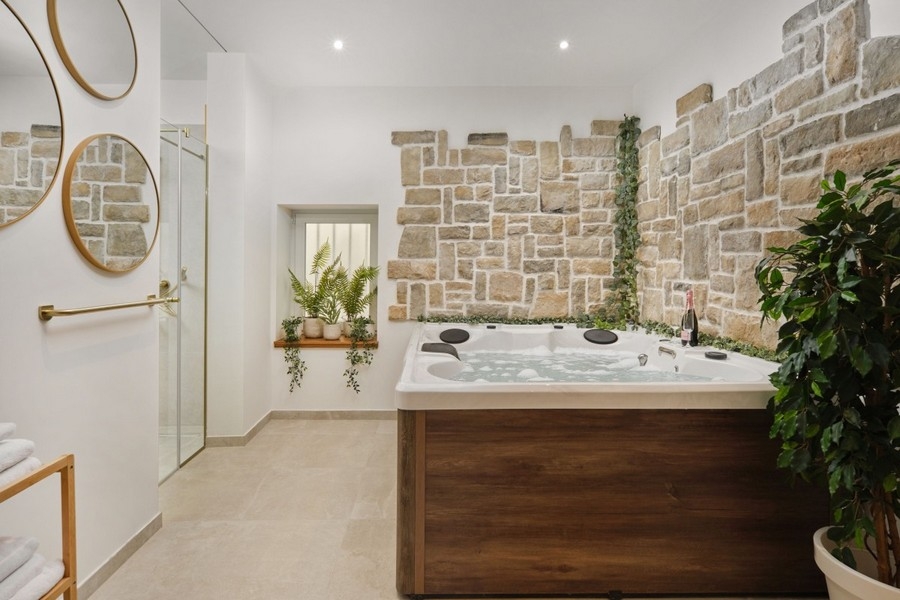 Wellness zóna s vířivkou