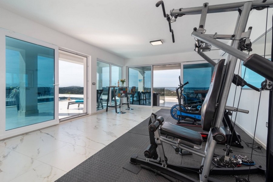Fitness místnost s panoramatickým výhledem