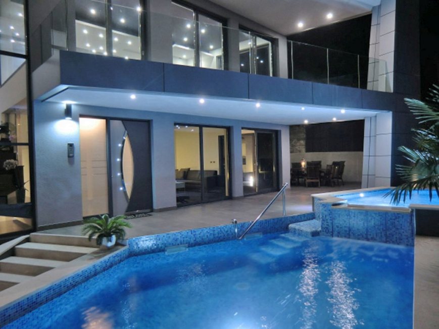 Kupte si moderní luxusní vilu v chorvatské Opatiji.