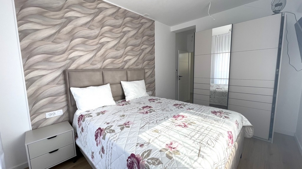 Ložnice s dekorativním designem stěn