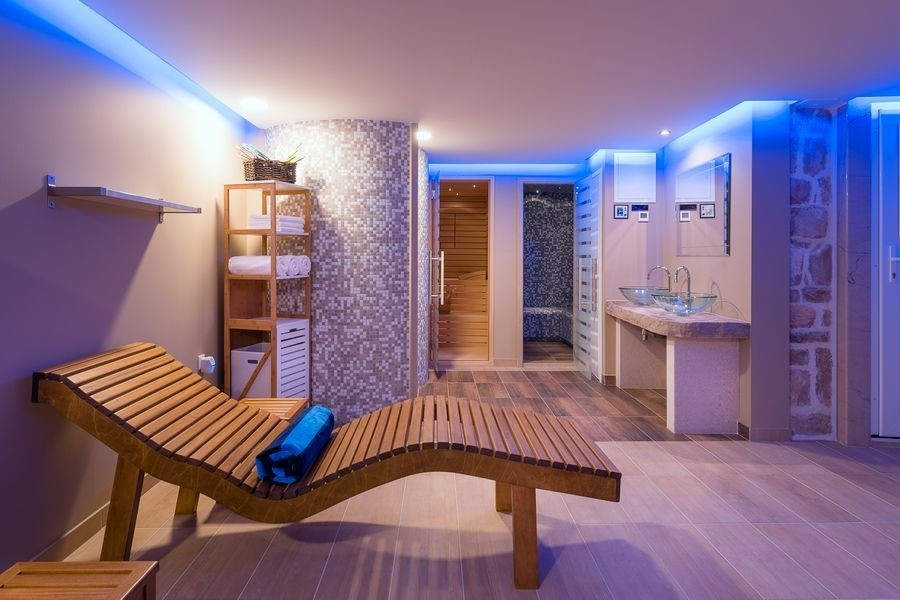 Wellness zóna se saunou a lehátkem