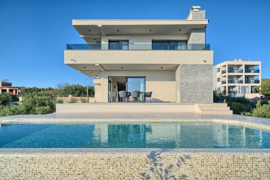 Moderní luxusní vila s bazénem v Primoštenu