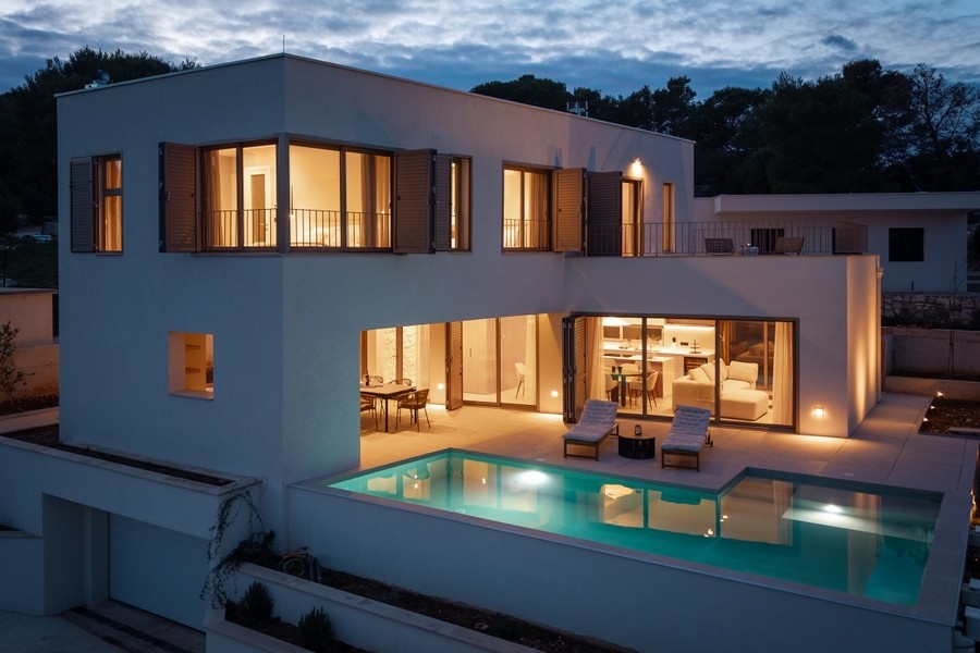 Moderní vila s bazénem na ostrově Brač v Chorvatsku