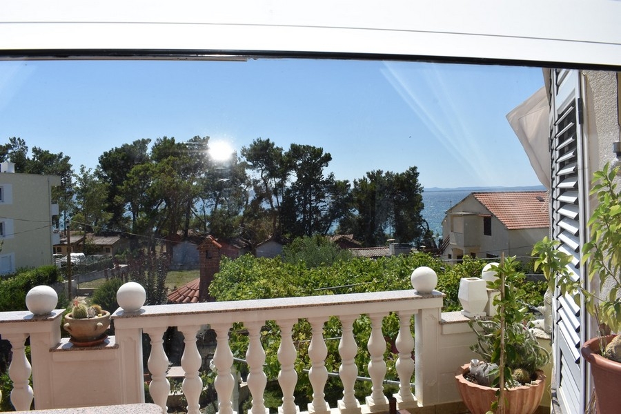 Balkon s výhledem na moře v Zadar Diklo