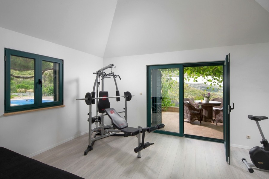 Fitness místnost s přístupem na terasu
