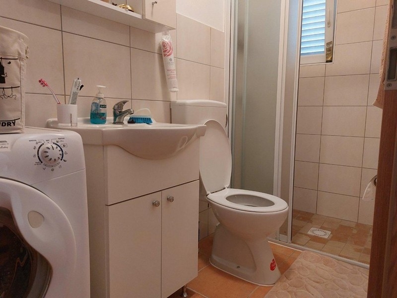 Koupelna se sprchovým koutem