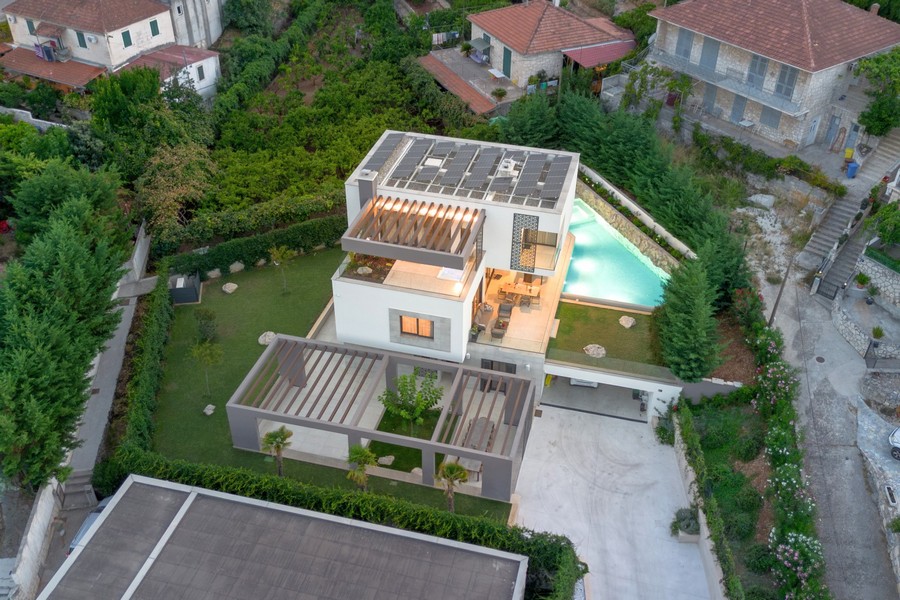 Vila s vyhřívaným nekonečným bazénem shora - H4083