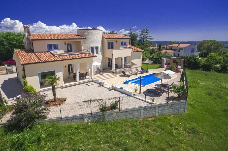 Vila s bazénem a zahradou nedaleko Poreče na Istrii