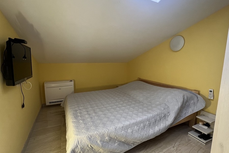 Ložnice s manželskou postelí a klimatizací
