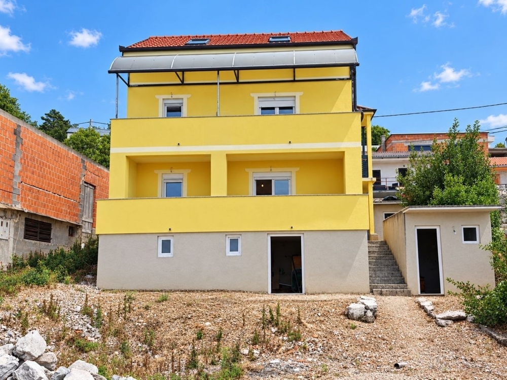 Koupit dům v Chorvatsku - Dům se dvěma apartmány a výhledem na moře v Crikvenici