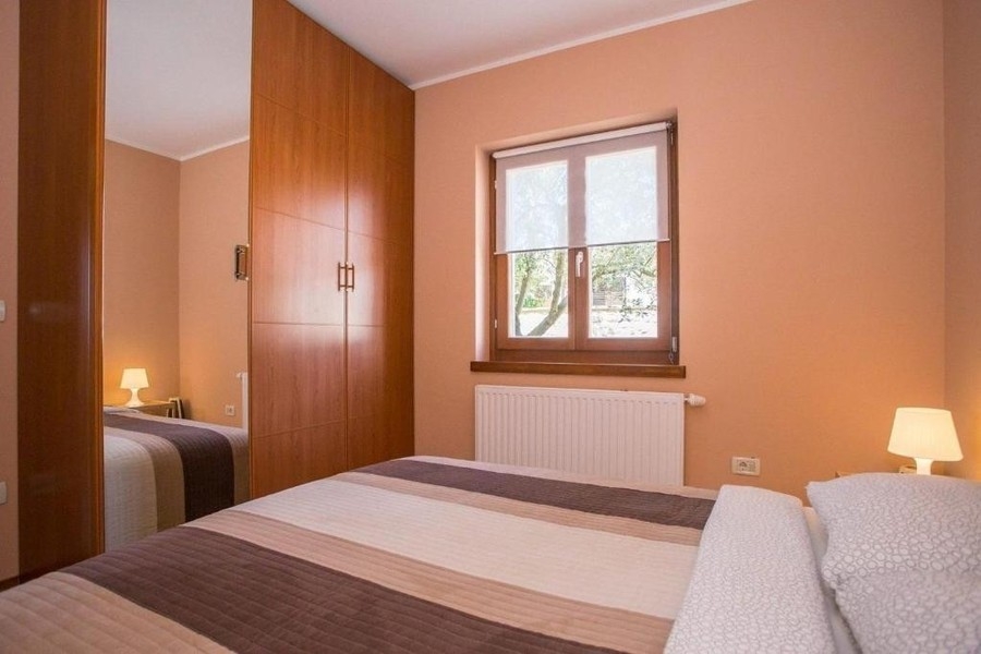 Ložnice s vestavěnou skříní