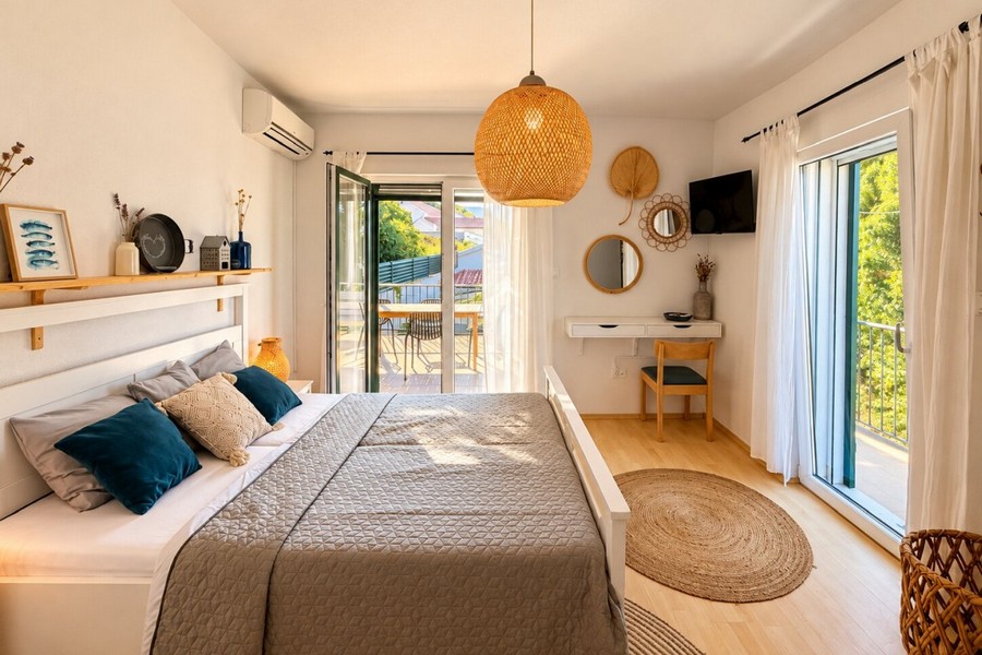 Ložnice se vstupem na balkon
