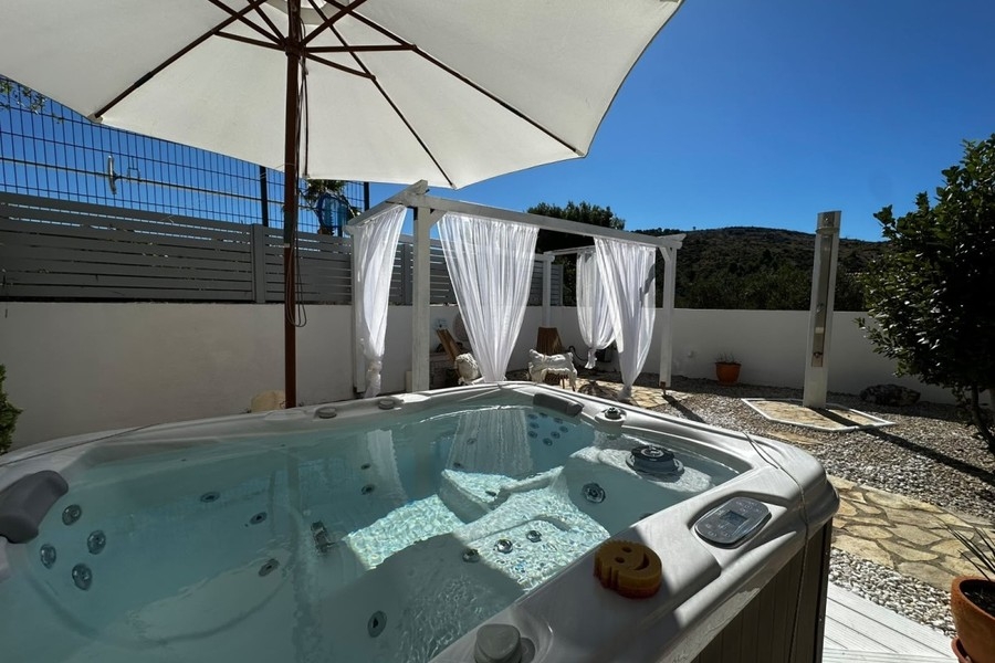 Jacuzzi se slunečníkem