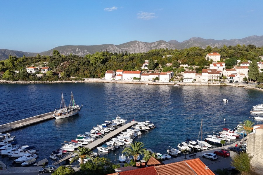 Kamenný dům s výhledem na moře na ostrově Korčula