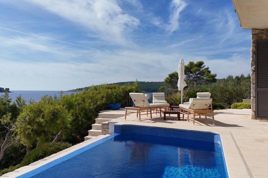 Vila u moře s bazénem na ostrově Korcula