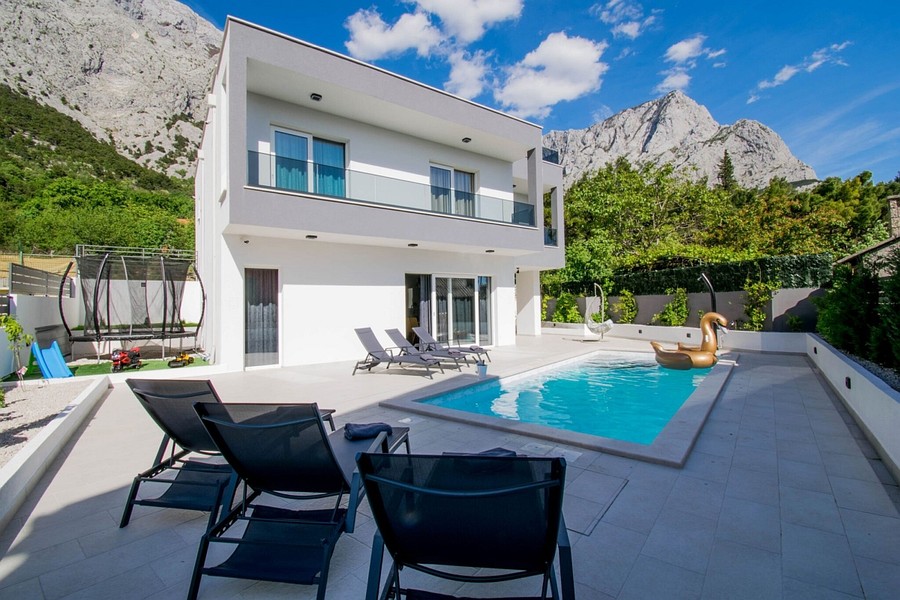 Nová vila s bazénem u Baška Voda