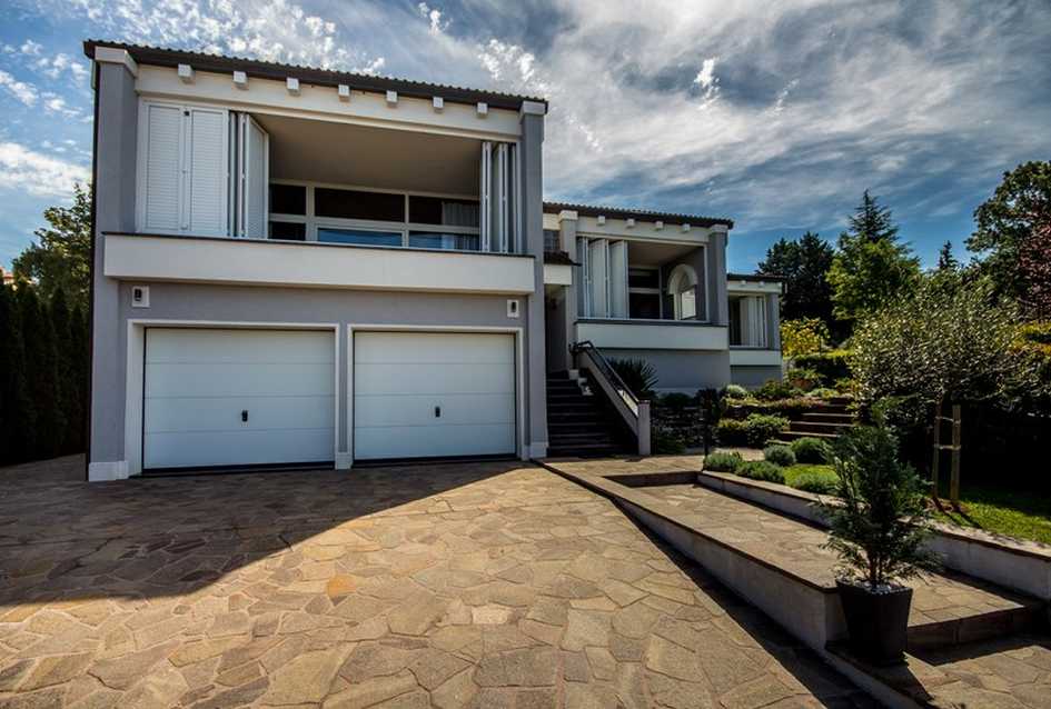 Nemovitosti Chorvatsko - Moderní vila na ostrově Krk na prodej.