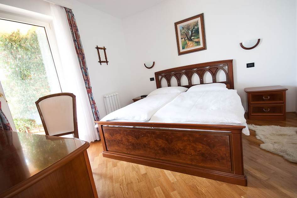 Další ložnice ve vile nedaleko Medulinu.