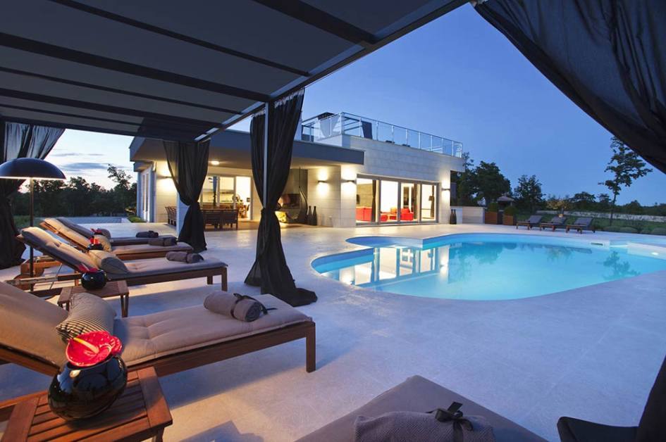 Bazén je cca. o velikosti 80m²