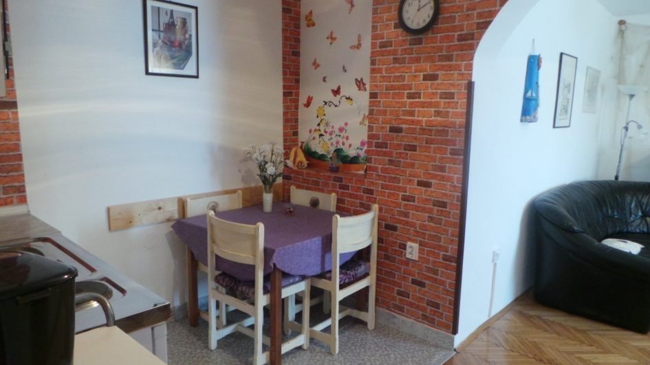 Interiér nemovitosti H575 přímo u moře nedaleko Senje, Chorvatsko.