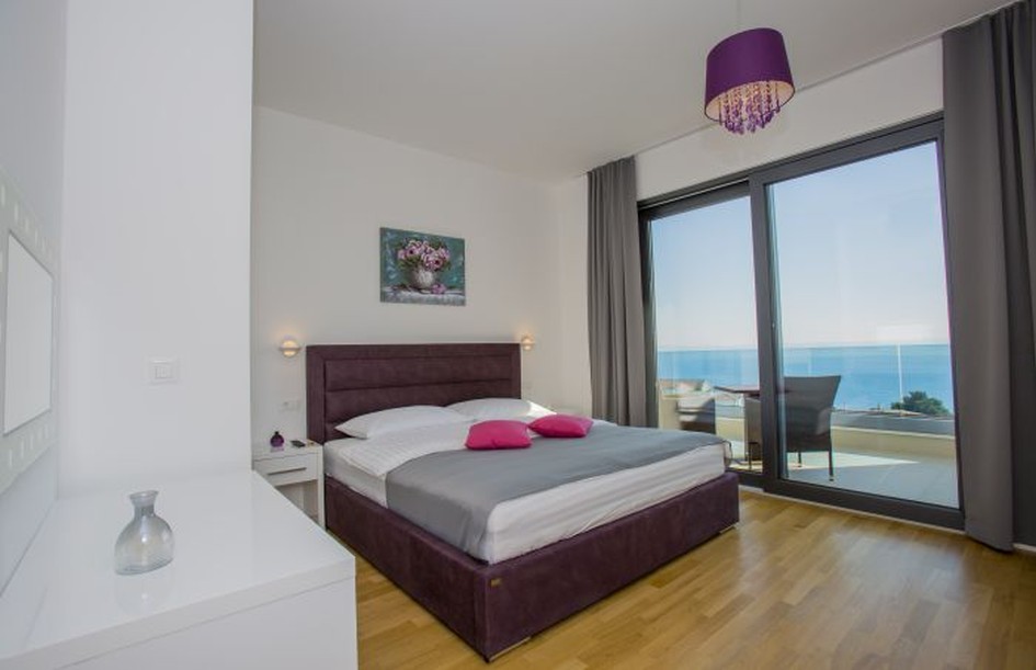 Moderní vily na prodej v Makarské, Dalmácie.