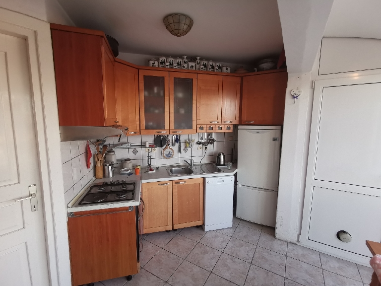 Funkčně vybavená kuchyně nemovitosti H631 v Chorvatsku.