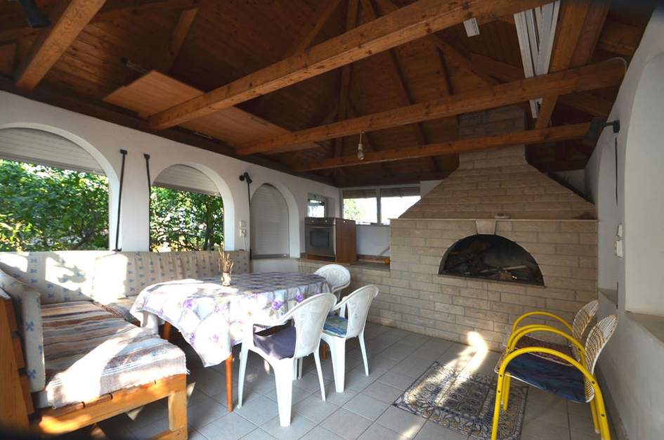 Letní altán s grilem