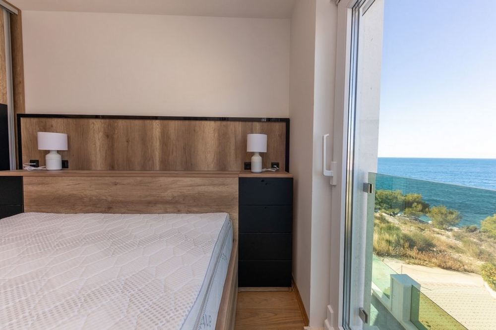 Pohled z terasy vily H742 nedaleko Rogoznice.