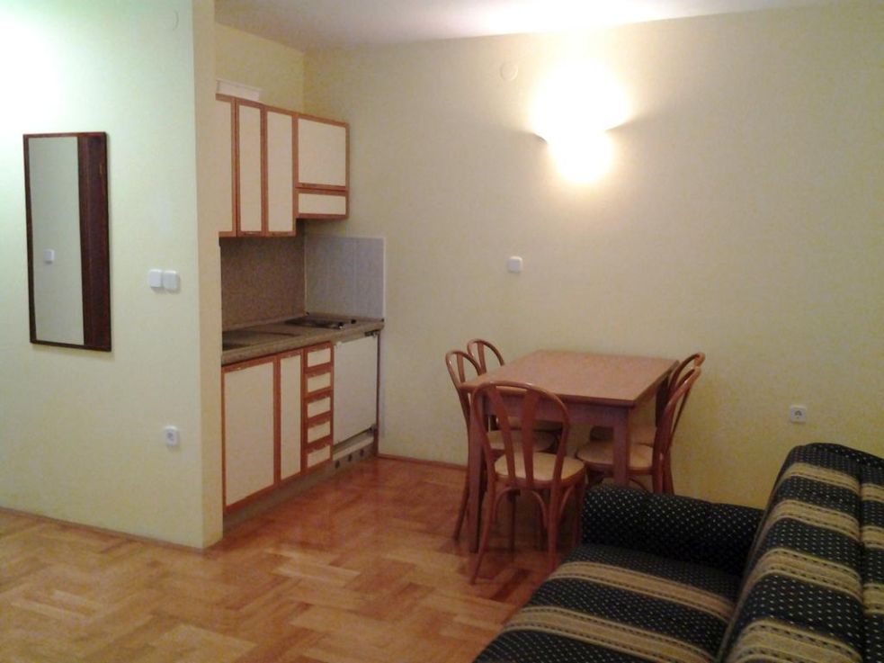 Apartmány mají obývací/jídelní část s kuchyní