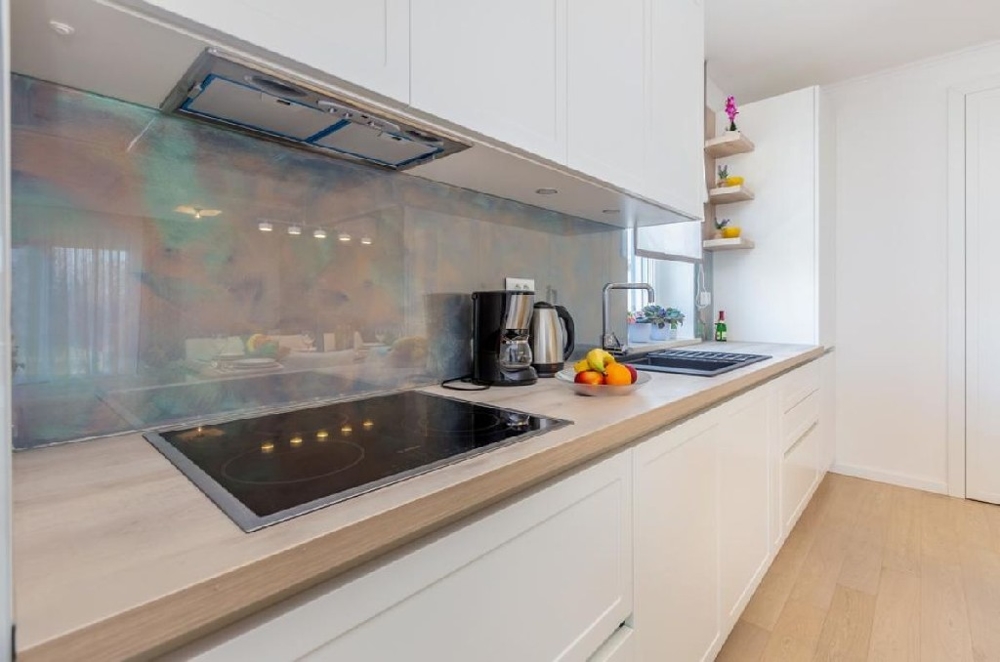 Pohled na moře kamenného domu H842 na prodej na ostrově Krk v Chorvatsku.