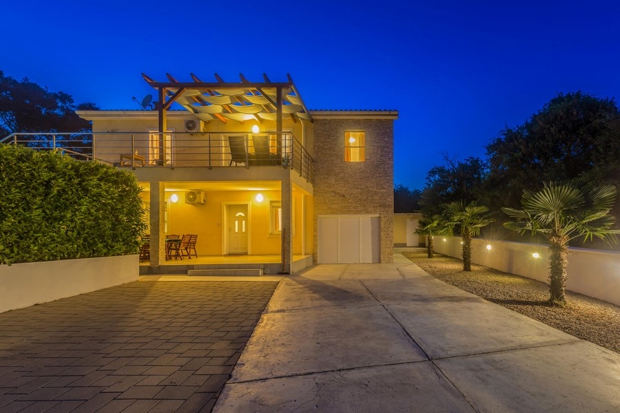 Prodám dům v Chorvatsku - H876 na ostrově Krk s mostním spojením s pevninou.