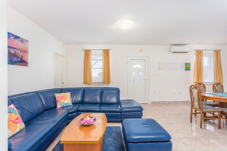 Jedna ze dvou koupelen v objektu H876.