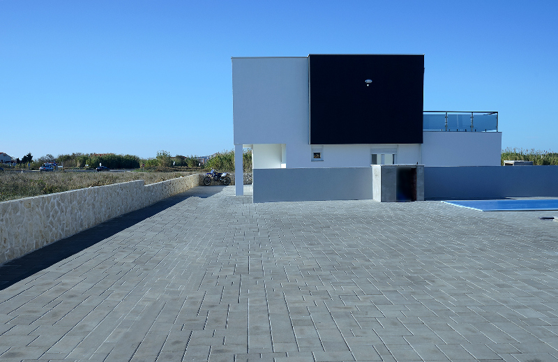 Pohled z terasy nové vily v Chorvatsku. Nemovitosti s výhledem na moře - Panorama Scouting