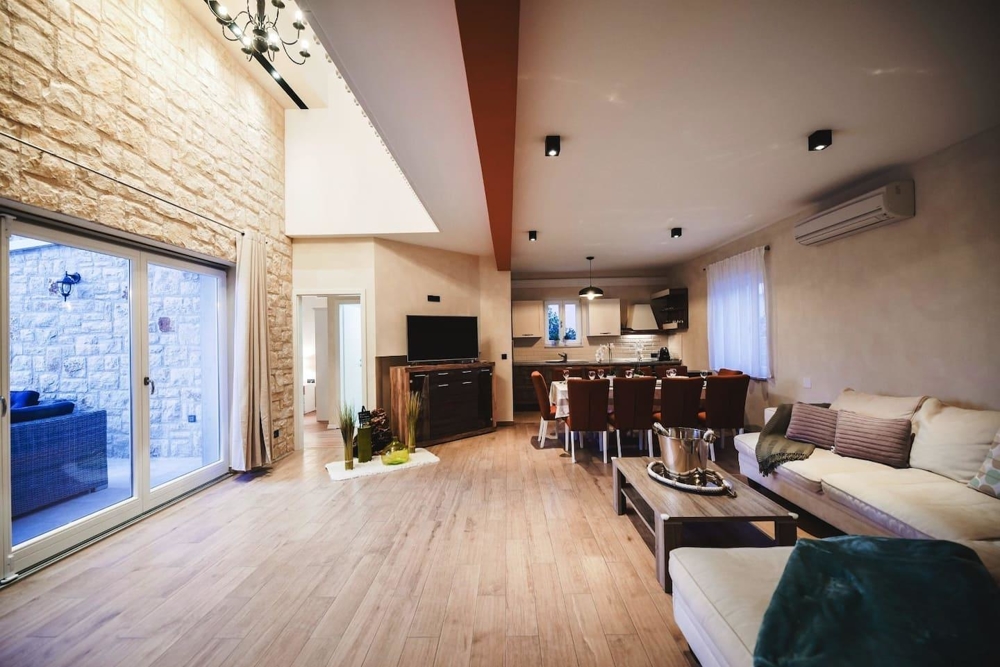 Krytá terasa s grilem.