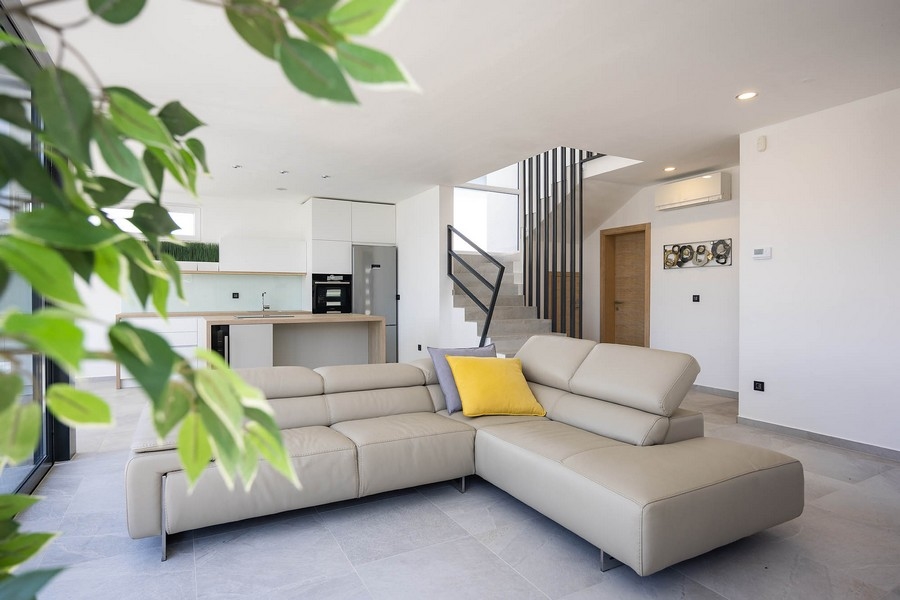 Výhled na Krk z terasy v horním patře vily H912.