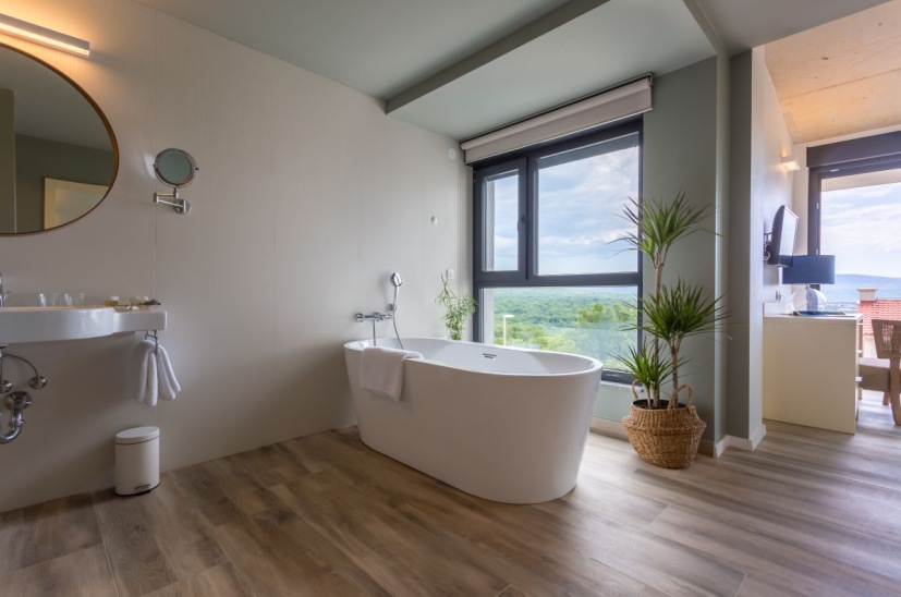 Vysoce kvalitní koupelna ve vile H934 v Chorvatsku, ostrov Krk.