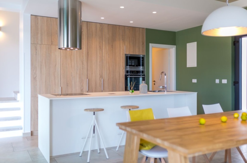 Otevřená kuchyně a jídelní kout Villa H934.