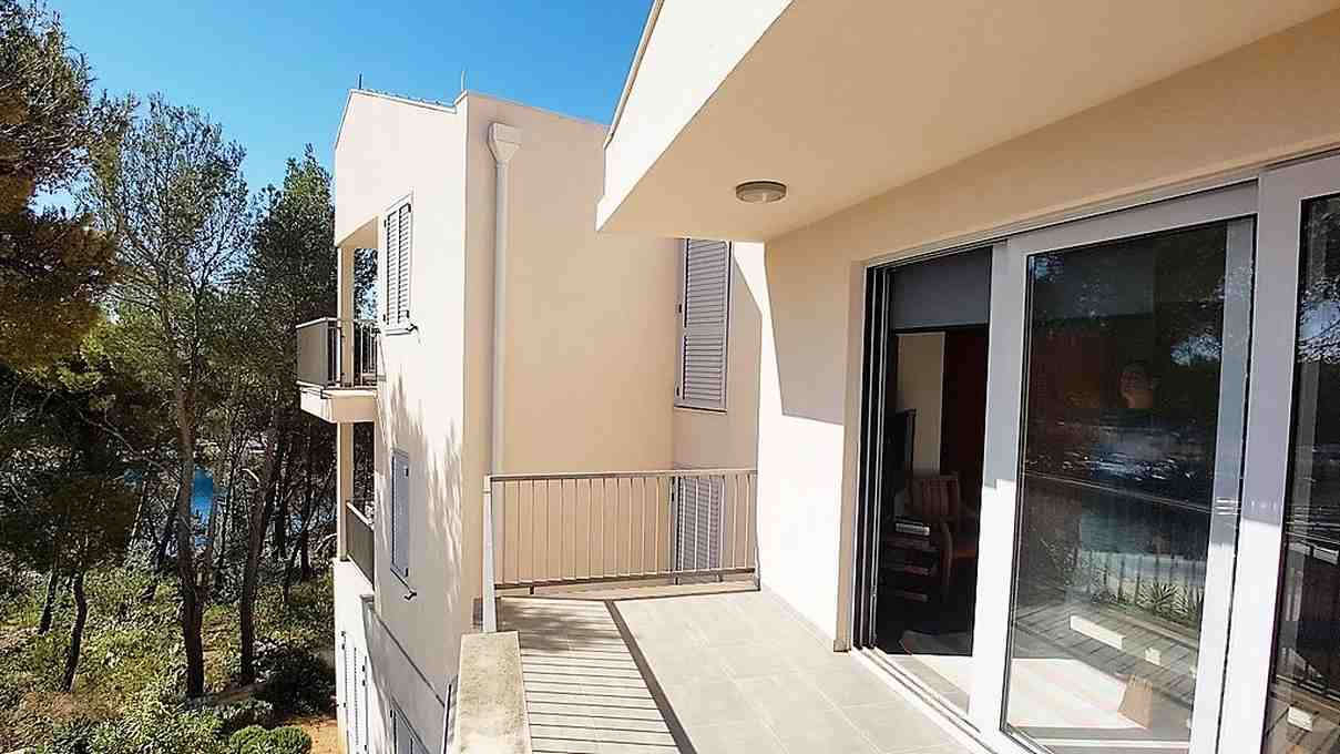 Moderní dům na prodej v Milna na Brači v Chorvatsku.