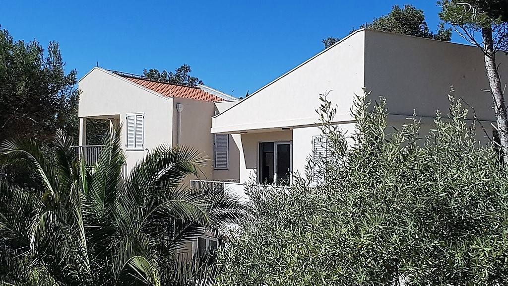 Vila u moře v Chorvatsku.